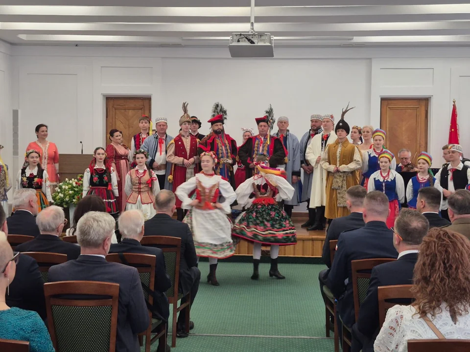 Wyjątkowa sesja w Zamościu. A tu dziś ... tańce (foto) - Zdjęcie główne
