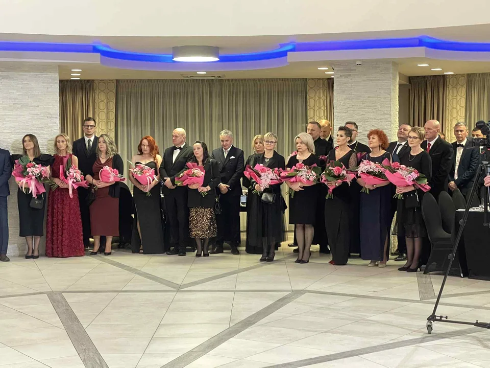 Studniówka ZSZiO w Biłgoraju. Jak oni się prezentują! (foto) - Zdjęcie główne