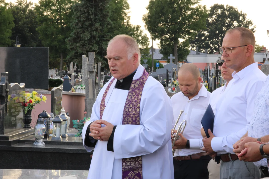 Nagrobek byłego burmistrza Łukowa Andrzeja Śledzia oficjalnie odsłonięty