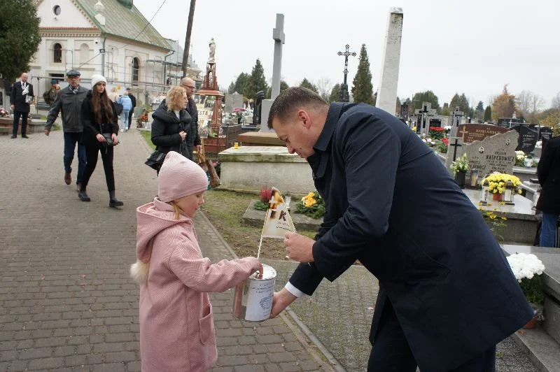 Rekordowa kwesta na cmentarzu w Lubartowie