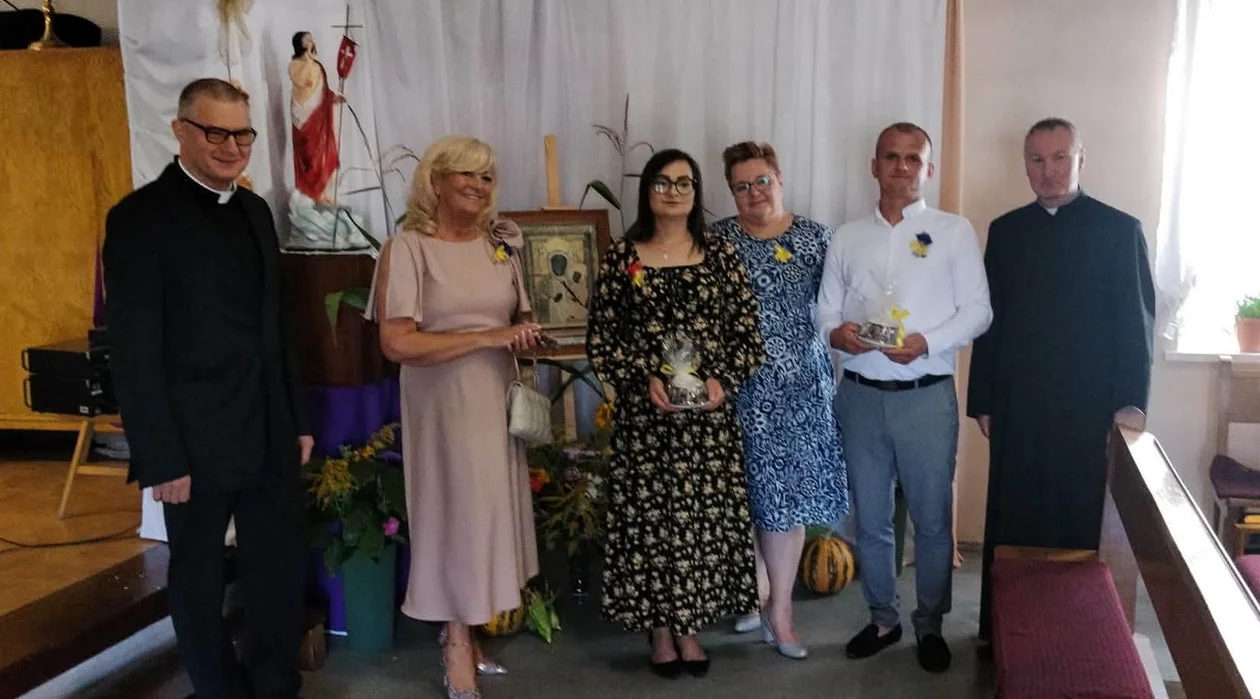 Uroczyste dożynki w gminie Dębowa Kłoda. Ksiądz pobłogosławił wieńce (ZDJĘCIA) - Zdjęcie główne