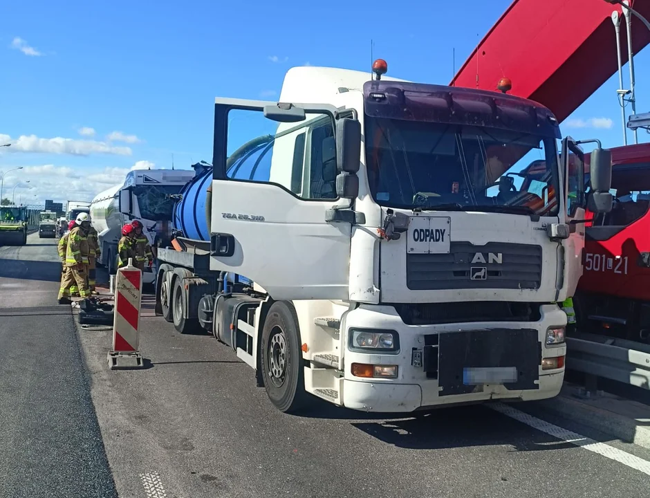 Zderzenie 3 samochodów na nowym moście w Puławach