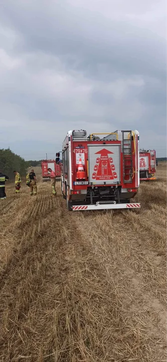 Pożar prasy rolniczej i rżyska w gminie Wojcieszków. Maszyna częściowo uszkodzona - Zdjęcie główne