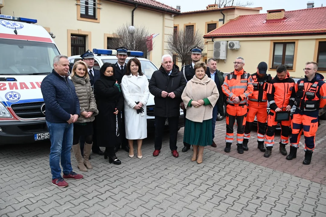 Jeden ambulans z Siedlec trafił do OSP,  drugi pojedzie na Ukrainę [ZDJĘCIA] - Zdjęcie główne