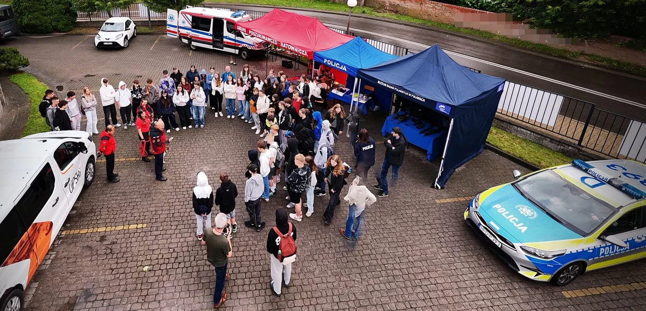 Polarnicy, policja i Szarik na jednej scenie – niezwykła lekcja bezpieczeństwa w Muzeum Badań Polarnych