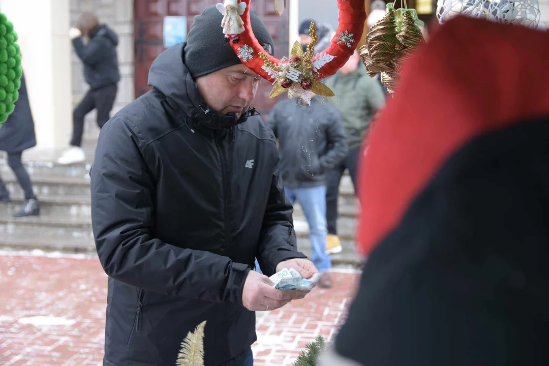 Koło Gospodyń Wiejskich w Zimnej Wodzie zaprosiło na kiermasz świąteczny na pomoc Marcie Ochnik