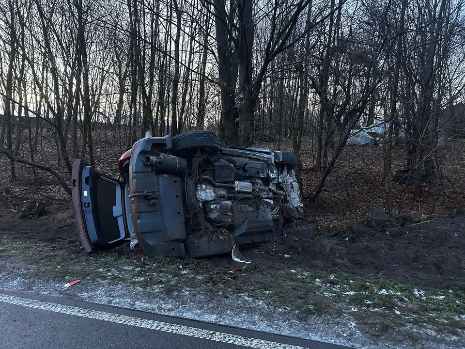 Województwo lubelskie: Autokar wjechał do rowu, a wcześniej osobówka. Nowe informacje