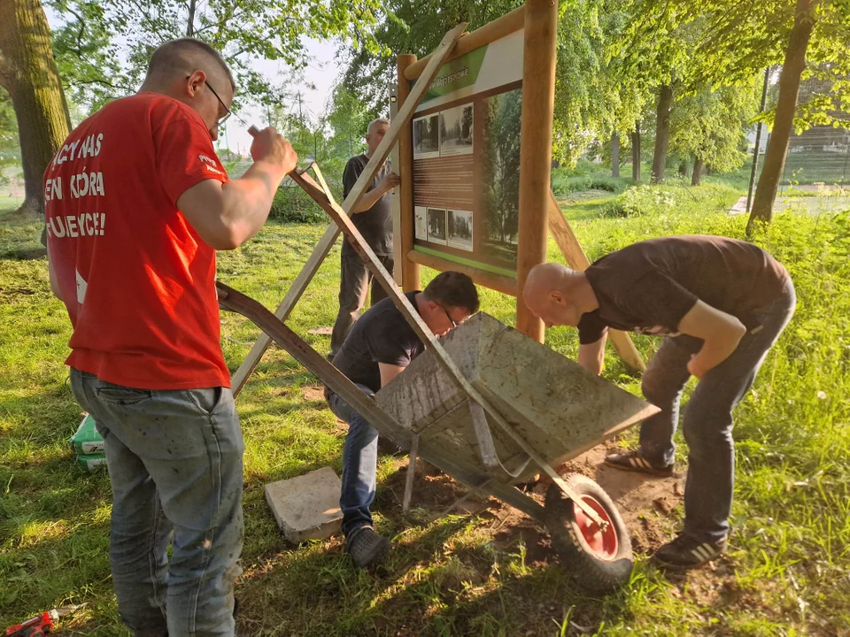 Z tablic ustawionych w parku poznasz historię Wojcieszkowa (zdjęcia)