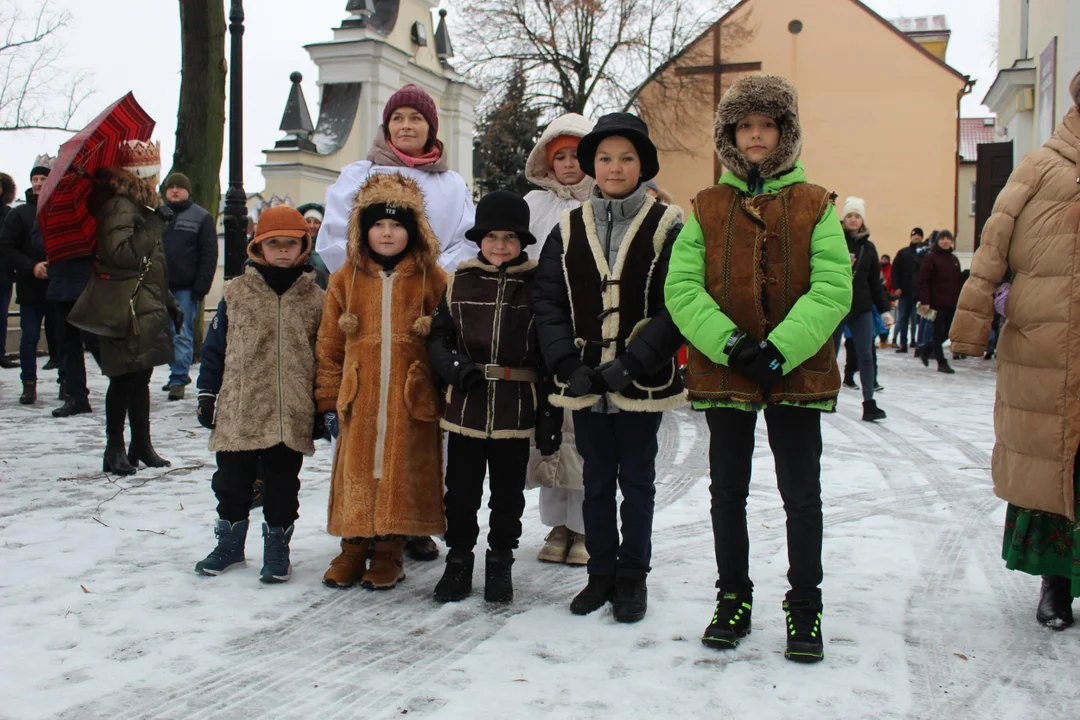 Orszak Trzech Króli przeszedł przez Międzyrzec Podlaski cz. 2 (ZDJĘCIA) - Zdjęcie główne