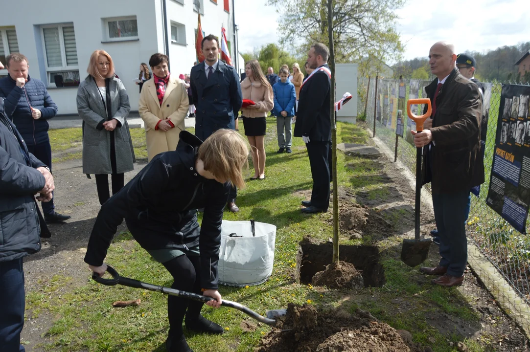 Posadzenie Dębu Pamięci ppor. rez. Stanisławowi Fabisiewiczowi w Zarzeczu