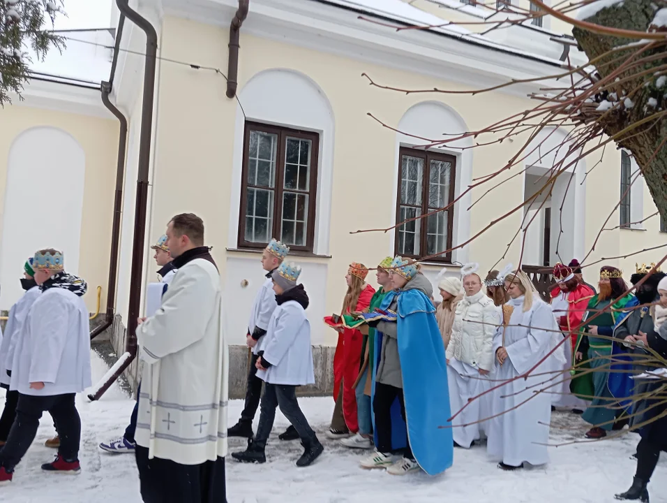 Parafianie z Wilczysk w Orszaku Trzech Króli