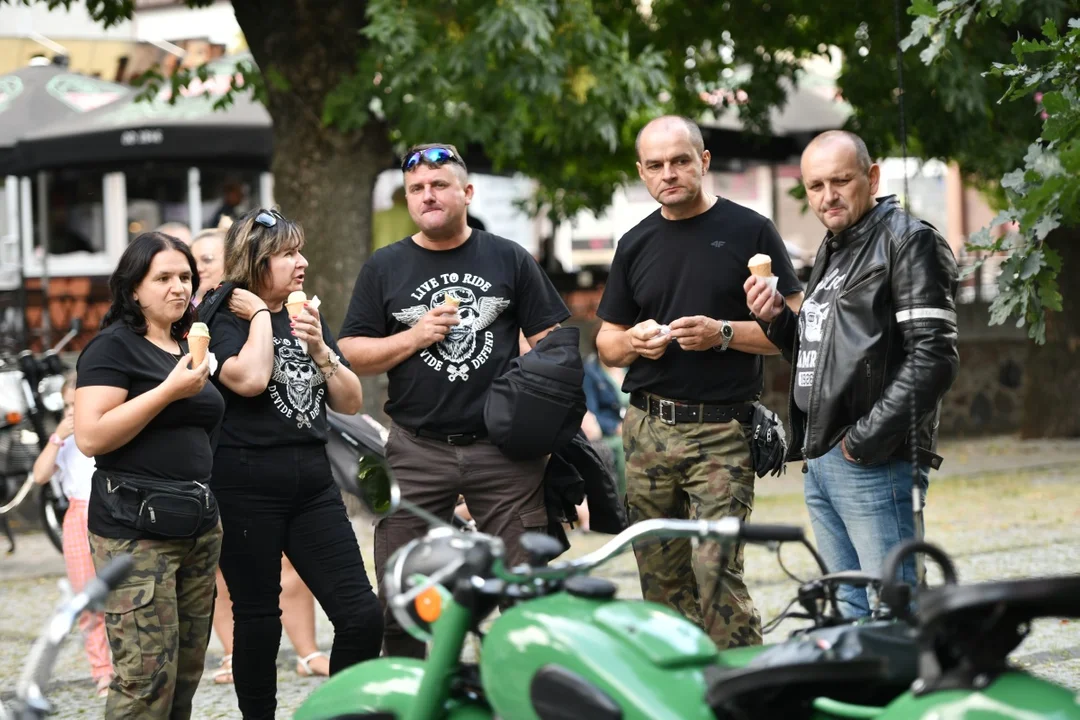 Zabytkowe motocykle i samochody w Łukowie. "Retro niedziela" przyciągnęła tłumy [ZDJĘCIA] - Zdjęcie główne