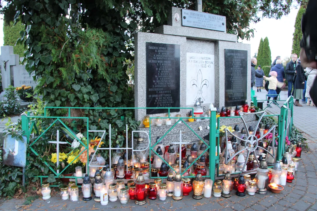 Pomnik upamiętniający zabitych harcerzy i harcerki w 1945 roku