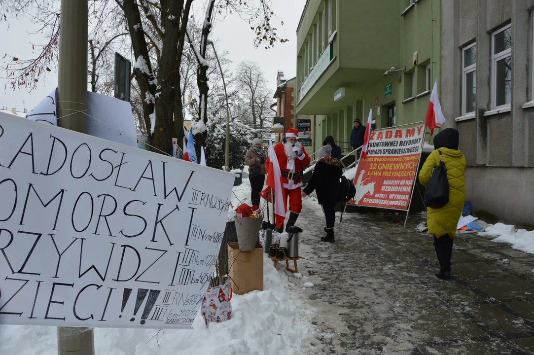 Protest przed Sądem Rejonowym w Opolu Lubelskim