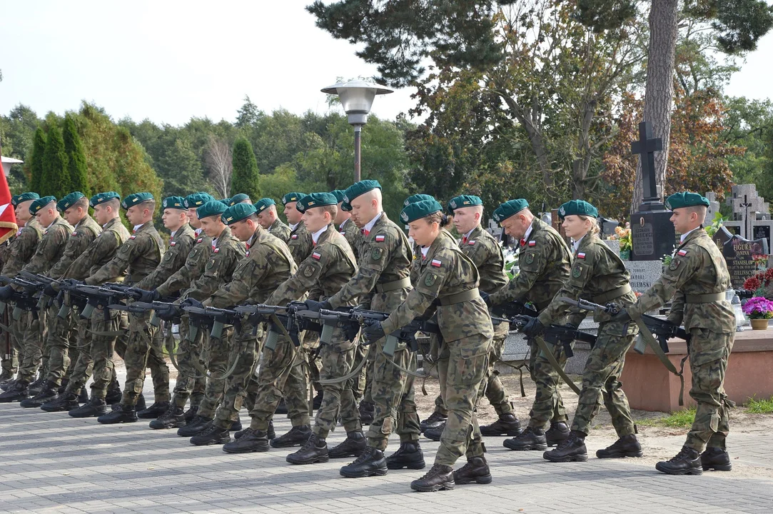 Odsłonięcie nagrobka żołnierza AK Karola Chlebickiego w Chodlu