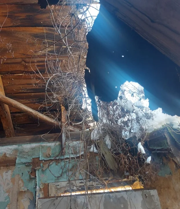 Międzyrzec Podlaski: Dzielnicowy i MOPS pomogli bezdomnym. Jeden przebywał w pustostanie