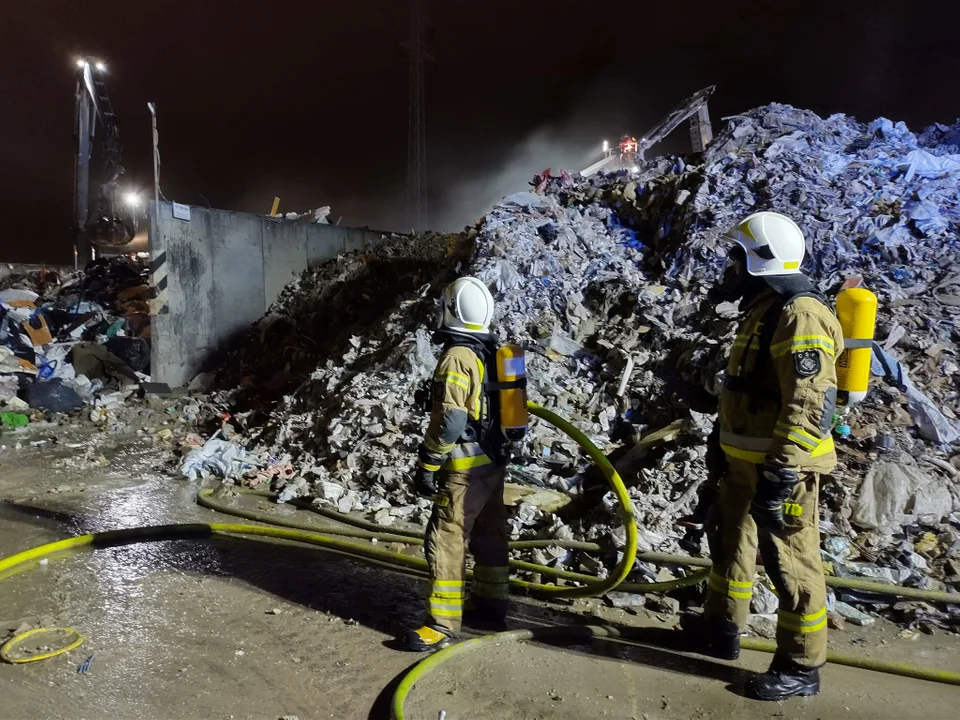 Nocny pożar w Lublinie. Ogień gasiło ponad 60 strażaków