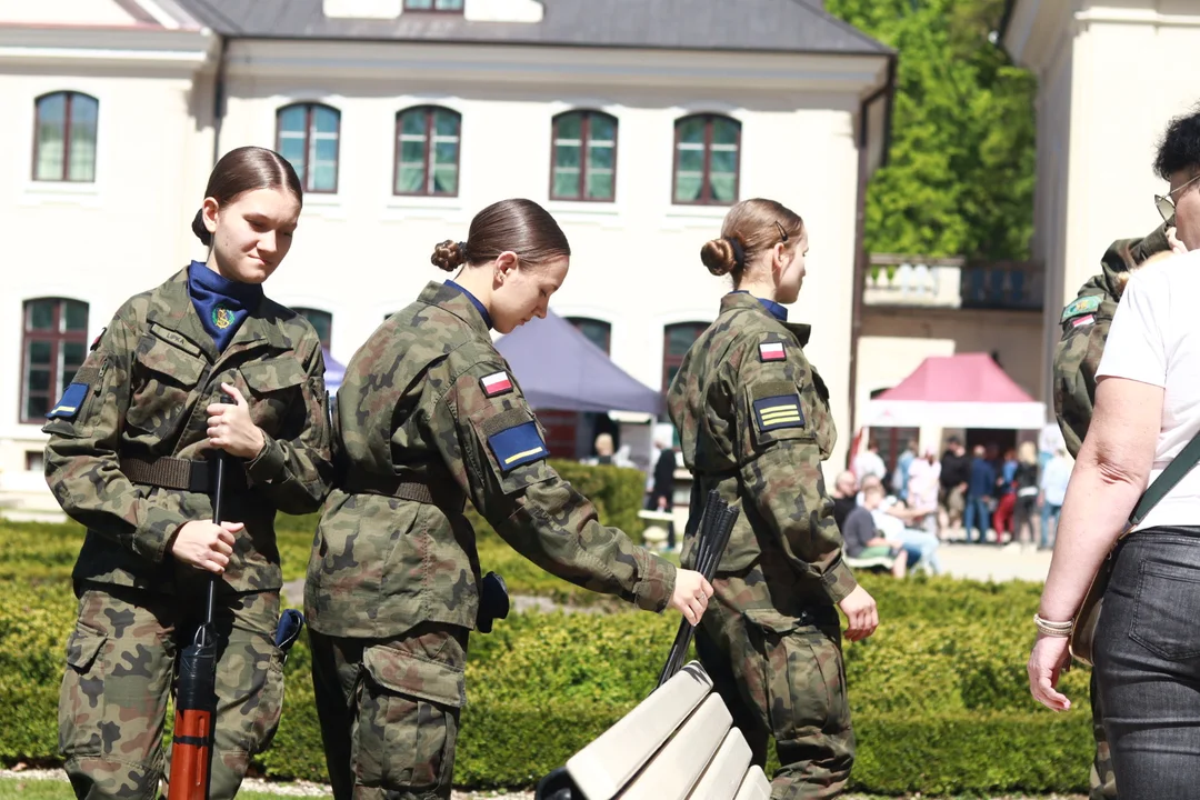 Mundurowa Majówka w Kozłówce