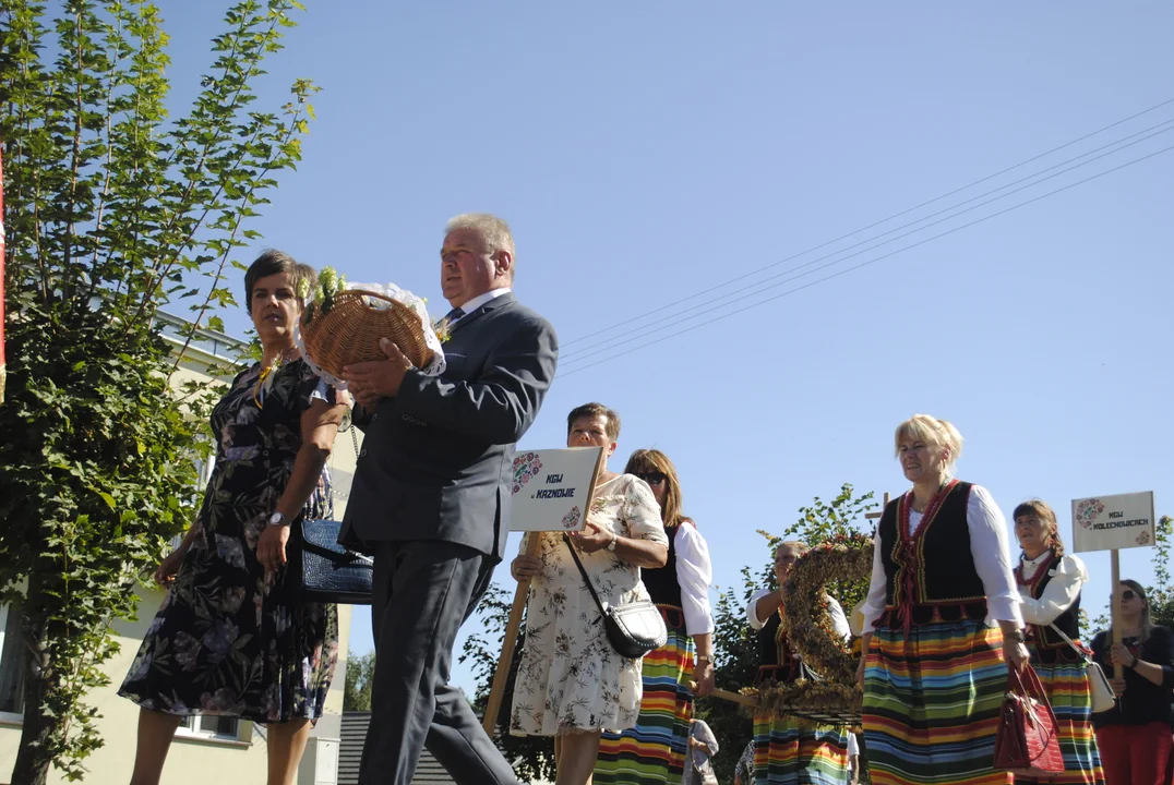 Dożynki w Ostrowie Lubelskim. Korowód dożynkowy (zdjęcia) - Zdjęcie główne