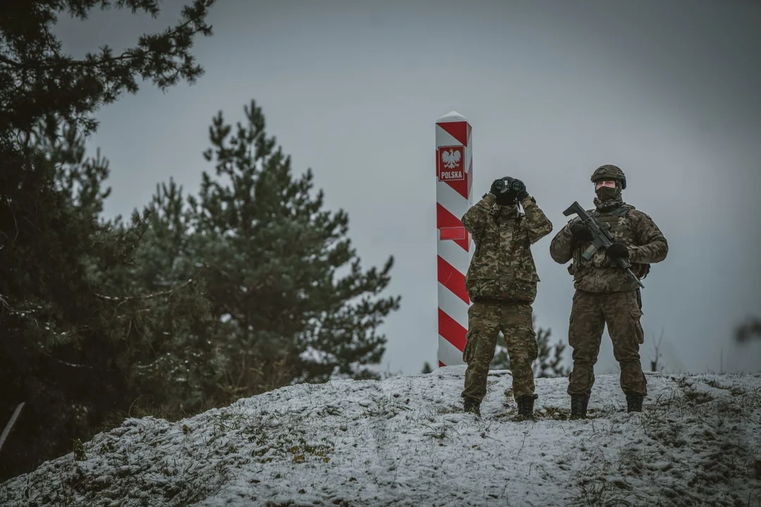 Lubelscy terytorialsi na koniach pomagają pogranicznikom