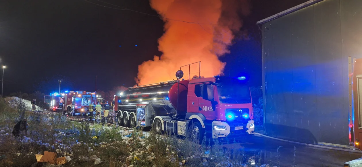 Paliła się sortownia na Lubelszczyźnie. Kazali zamykać okna nawet w sąsiednim powiecie
