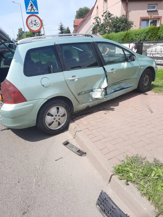 Radzyń Podlaski: Dwa samochody zderzyły się na skrzyżowaniu. Jedna osoba w szpitalu