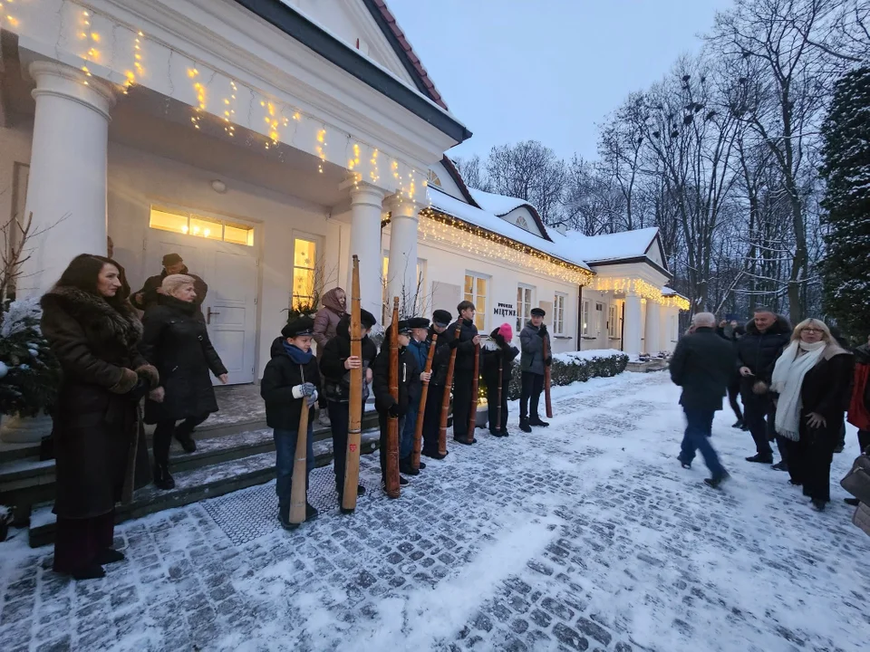 Koncertowa niedziela w Dworku Miętne – świąteczna muzyka, tradycja i wzruszenia - Zdjęcie główne