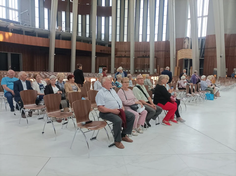 Seniorzy z Ryżek i Gołąbek z wizytą w Sejmie i Senacie oraz Świątyni Opatrzności Bożej