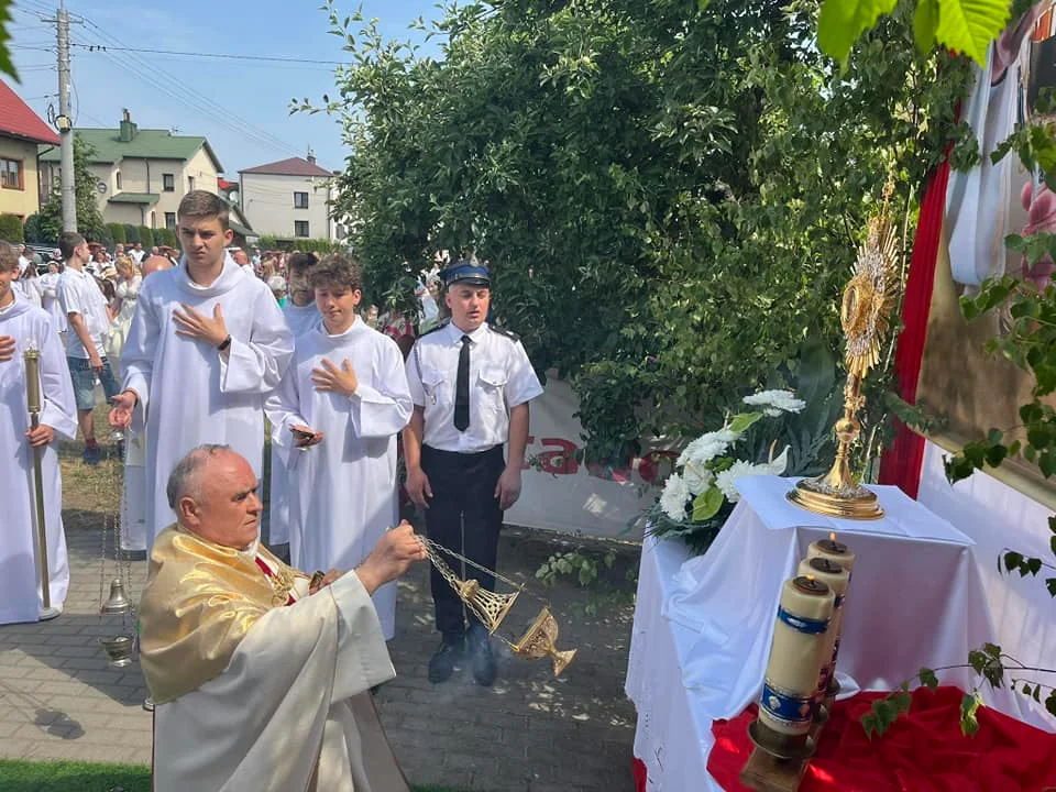 Procesja Bożego Ciała w parafii Matki Kościoła w Łukowie