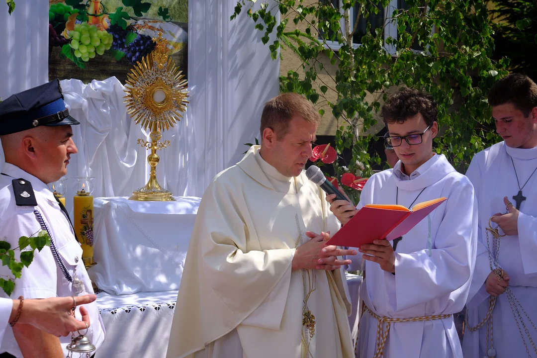 Procesja Bożego Ciała w parafii Matki Kościoła w Łukowie