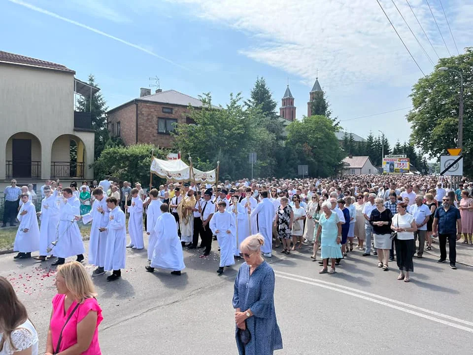 Procesja Bożego Ciała w parafii Matki Kościoła w Łukowie