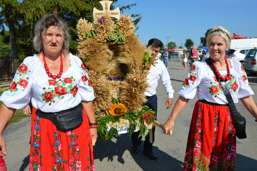 W niedzielę w Józefowie nad Wisłą odbyły się Dożynki Gminne