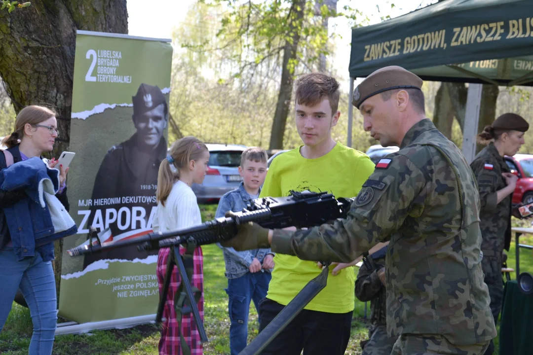 Dzień otwarty w Zespole Szkół w Radoryżu Smolanym (ZDJĘCIA) Goście mogli poćwiczyć strzelanie i musztrę