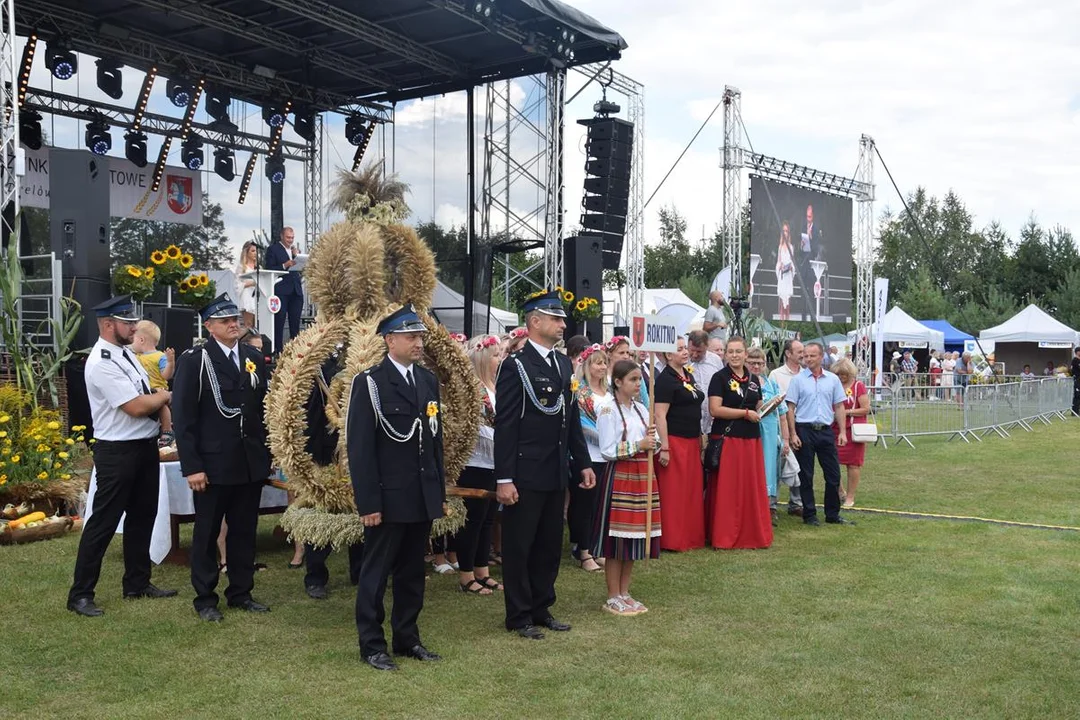 Dożynki Powiatowe w Drelowie 2023. Korowód i prezentacja wieńców