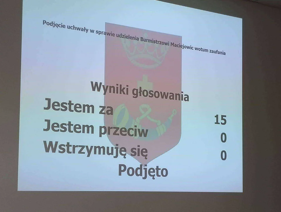 Burmistrz Maciejowic Tomasz Kwiatkowski  z wotum zaufania i absolutorium za 2024 rok