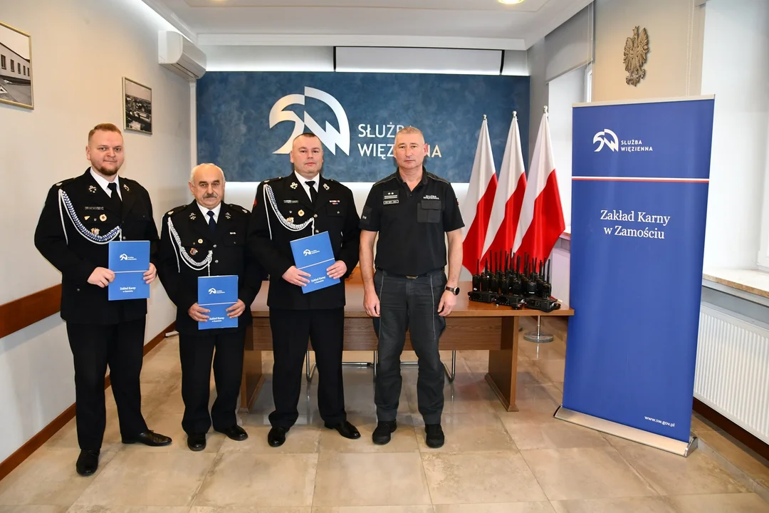 Zakład Karny przekazuje sprzęt strażakom (foto)