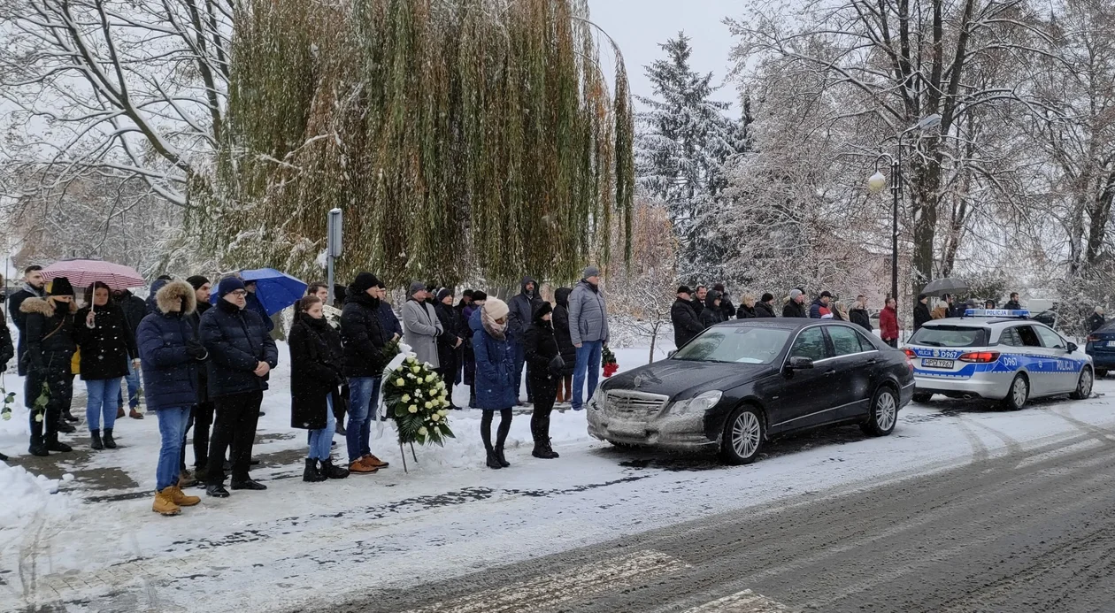 Tłumy pożegnały zamordowaną komornik z Łukowa.  Dziś w Adamowie odbył  się pogrzeb śp. Ewy Kochańskiej