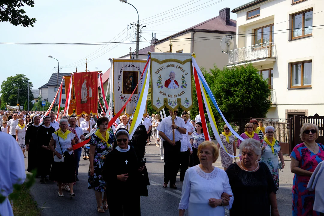 Procesja Bożego Ciała w parafii Matki Kościoła w Łukowie