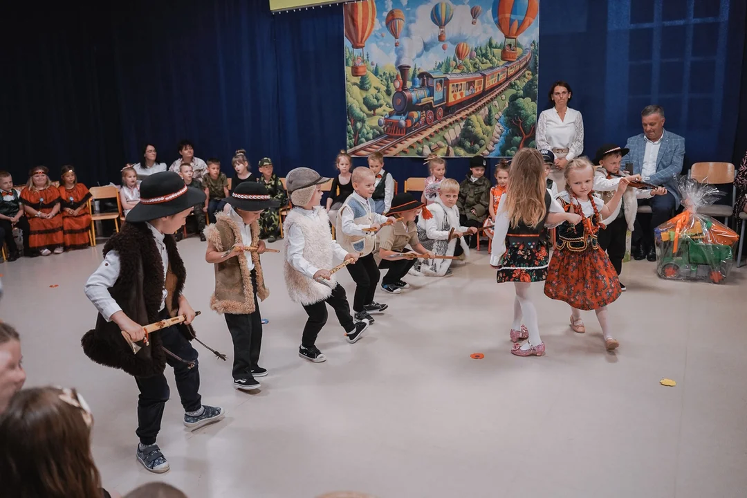 Stokrotki i Krasnale pożegnały się z przedszkolem! - Zdjęcie główne
