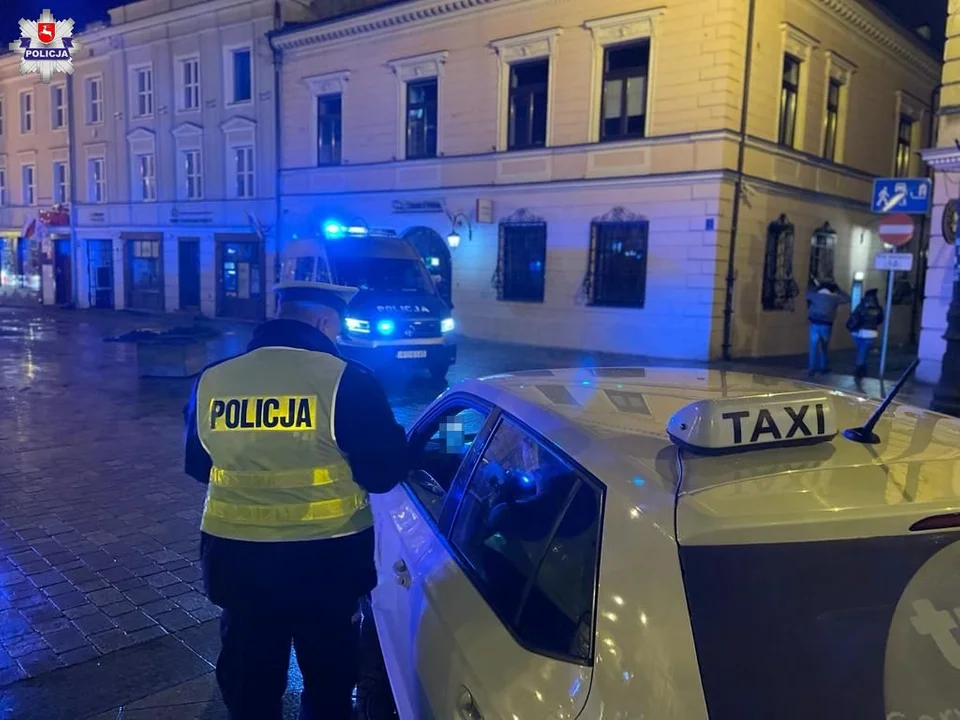 Lublin: Kierowca nielegalnie przebywający w Polsce, drugi bez prawa jazdy. Policja skontrolowała przewozy osób "na Aplikację"