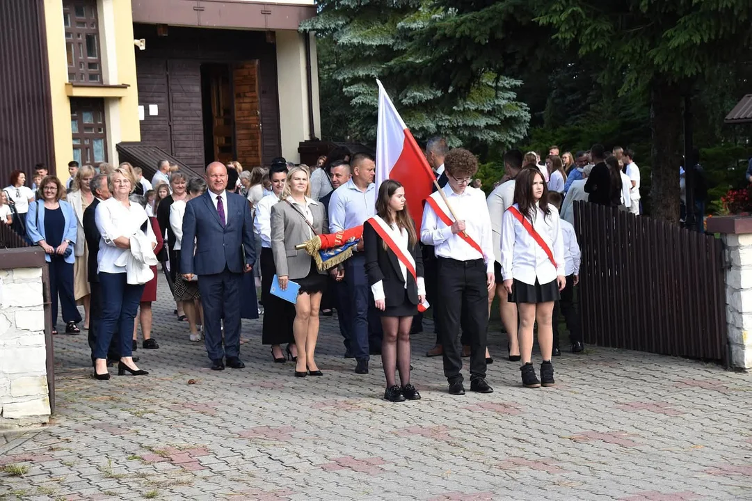 110 lat historii i nowy symbol szkoły (foto) - Zdjęcie główne