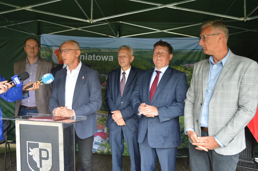 Konferencja prasowa parlemetarzystów PiS w Poniatowej