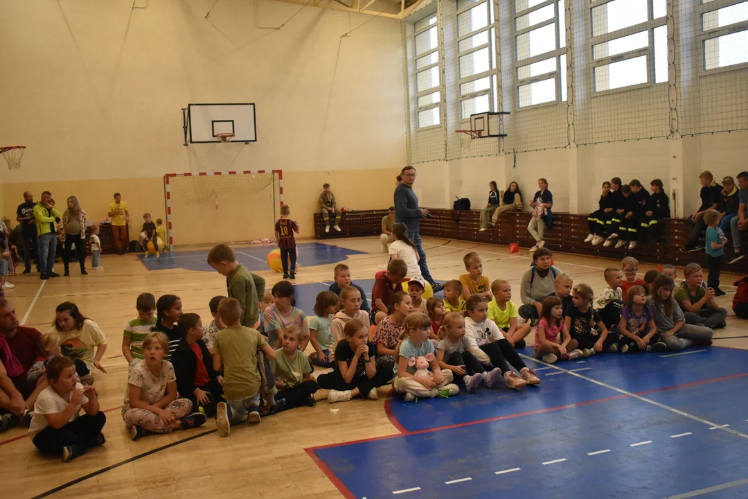 Zabawa i edukacja w jednym - tak wyglądał piknik "Bezpiecznie z Koziołkami" w Baranowie. ZOBACZ ZDJĘCIA