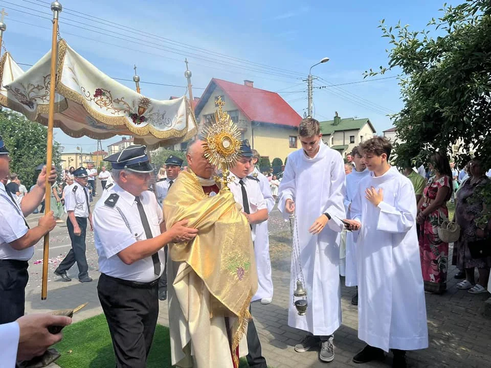 Procesja Bożego Ciała w parafii Matki Kościoła w Łukowie