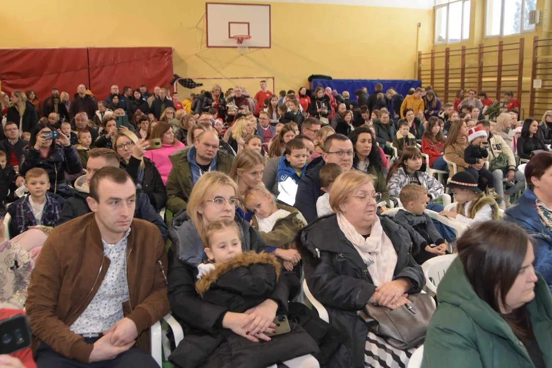 Kiermasz bożonarodzeniowy w Adamowie