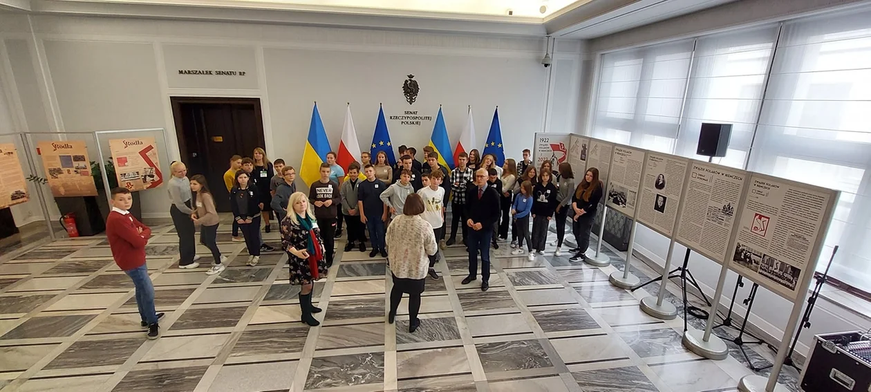 Poseł Skwarek zaprosił młodzież z Trzebieszowa do Sejmu. Ciekawa wycieczka.