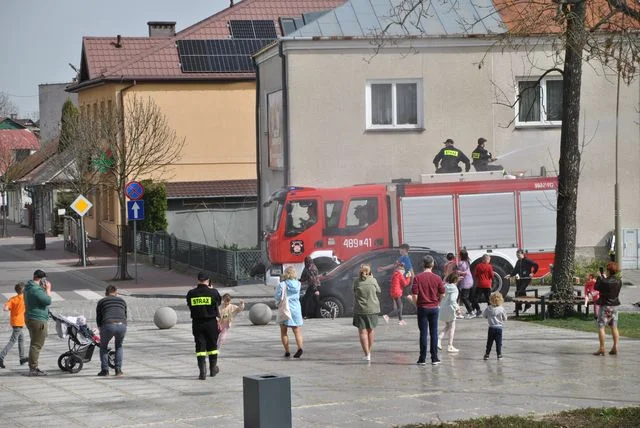 Opole Lubelskie: Lany Poniedziałek ze strażakami (ZDJĘCIA) - Zdjęcie główne