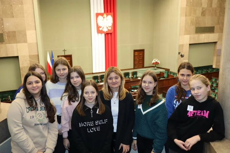 Poseł Krzysztof Głuchowski zaprosił do Sejmu uczniów z Gołąbek. Zwiedzili także Senat - Zdjęcie główne