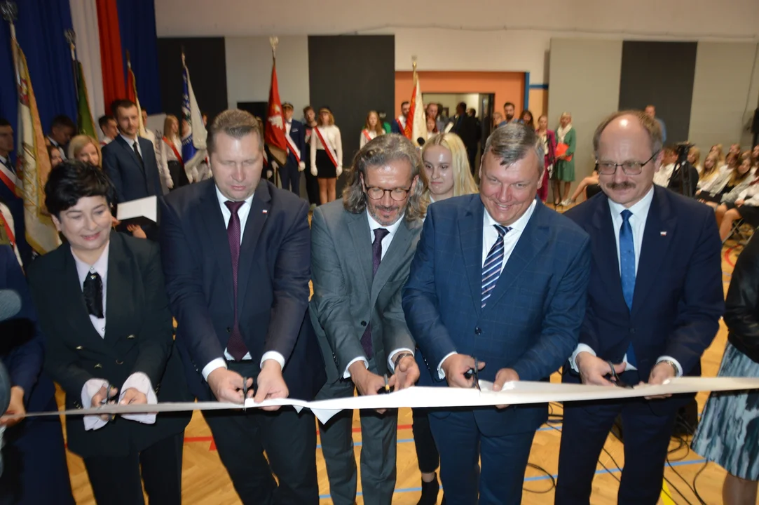 Minister Edukacji na otwarciu nowych boisk w "Szpulkach" (galeria) - Zdjęcie główne