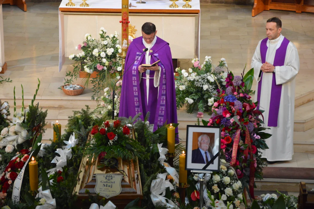 Uroczystości pogrzebowe Gabrieloa Maja, prezesa Powiatowego Centrum Zdrowia w Opolu Lubelskim